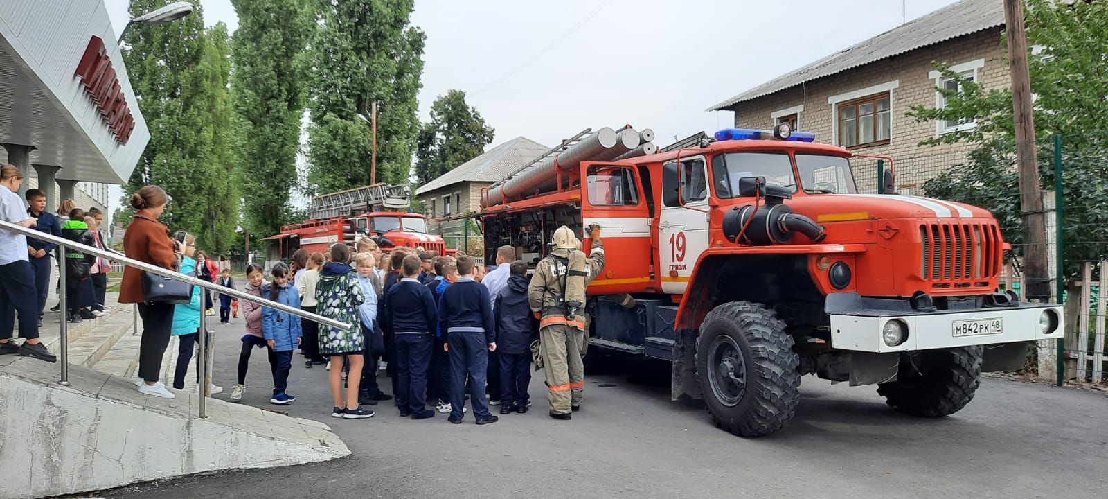 В грязинской гимназии №3 проведено пожарно-тактическое учение | 13.09.2021  | Грязи - БезФормата